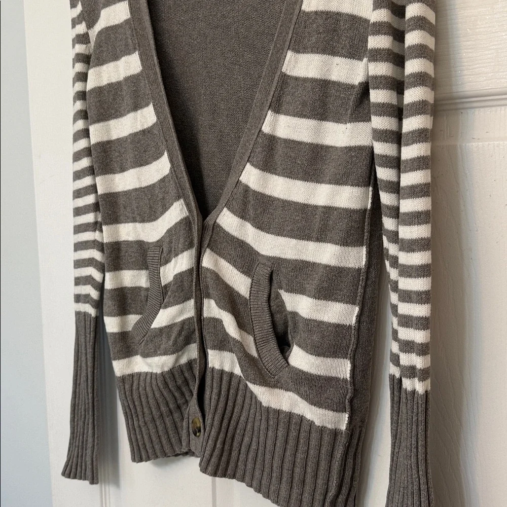 American Eagle Gray White Striped V Neck Cardigan - Picture 6 of 7